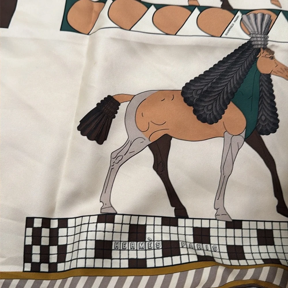 Stunning 90 Hermes scarf in silk - Picture 5 of 6